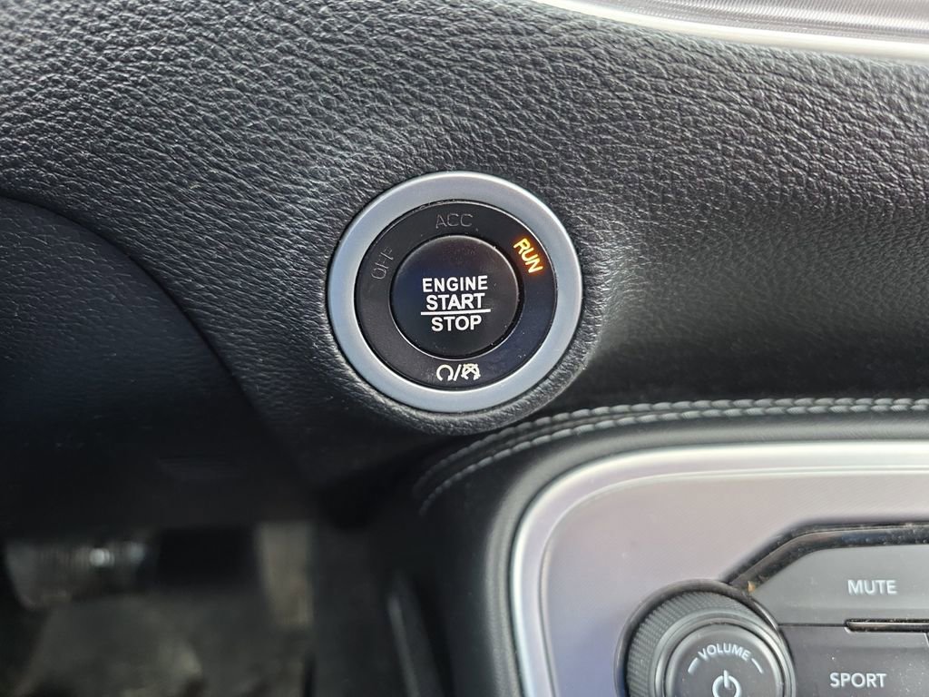 Used 2022 Dodge Challenger SXT w/ Driver Convenience Group AWD/4WD image 28