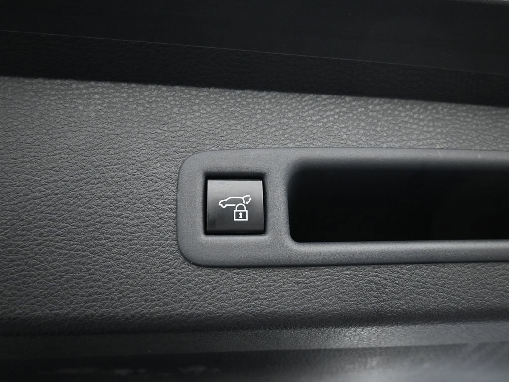 Certified 2025 Toyota Sienna Limited AWD/4WD image 24