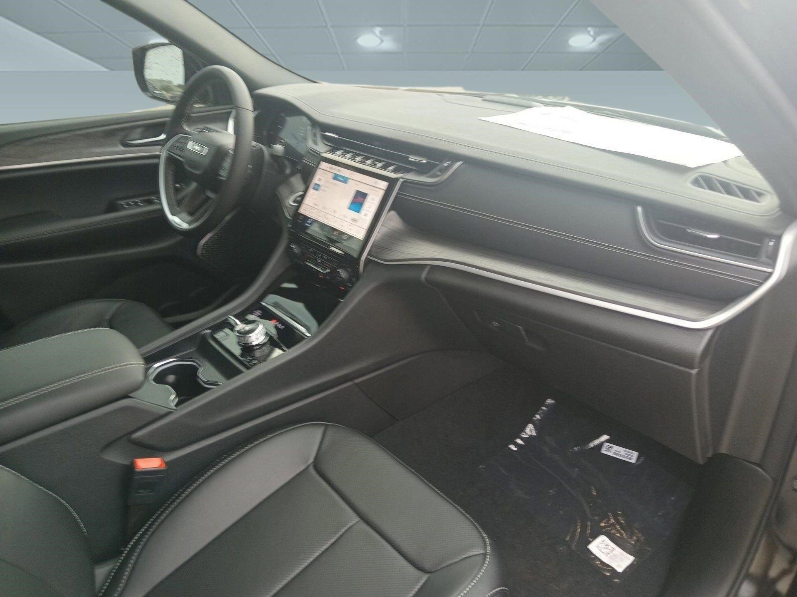 Used 2024 Jeep Grand Cherokee Limited 4xe image 27