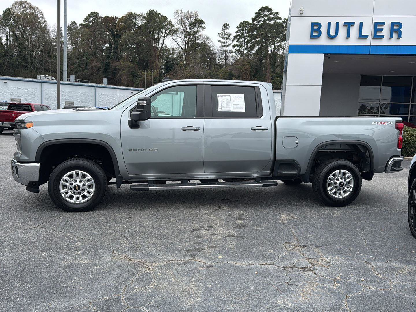 Used 2024 Chevrolet Silverado 2500 LT image 3