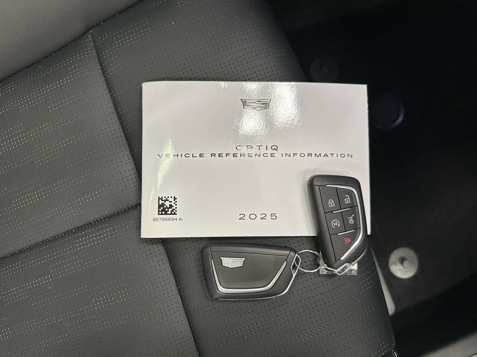 Used 2025 Cadillac Optiq Sport 2 w/ LPO, Floor Liner Package AWD/4WD image 40