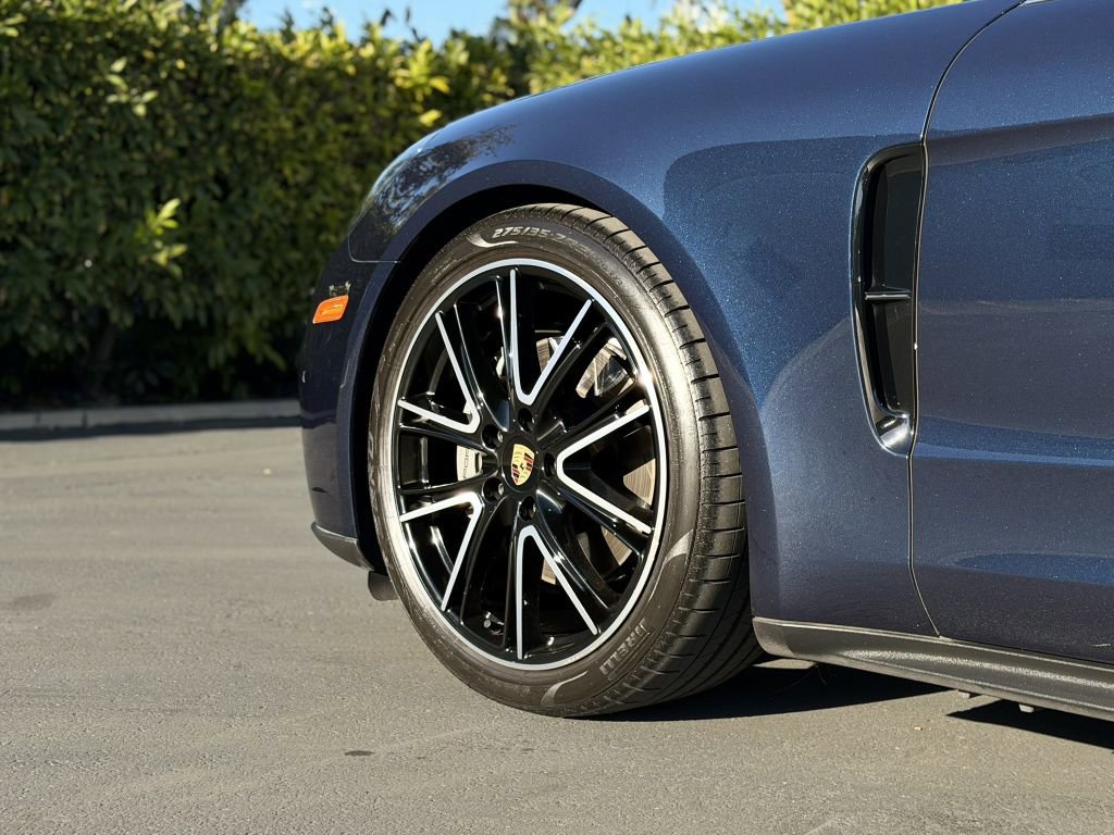 Used 2018 Porsche Panamera 4S image 11