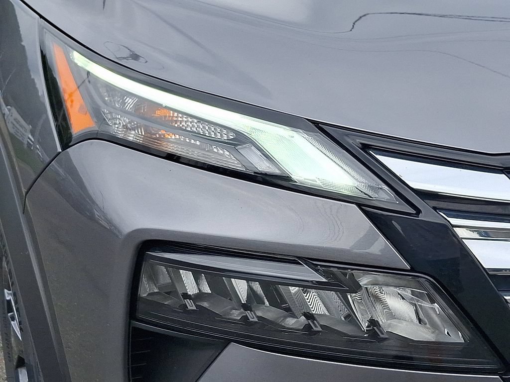 Used 2025 Nissan Rogue SV AWD/4WD image 10