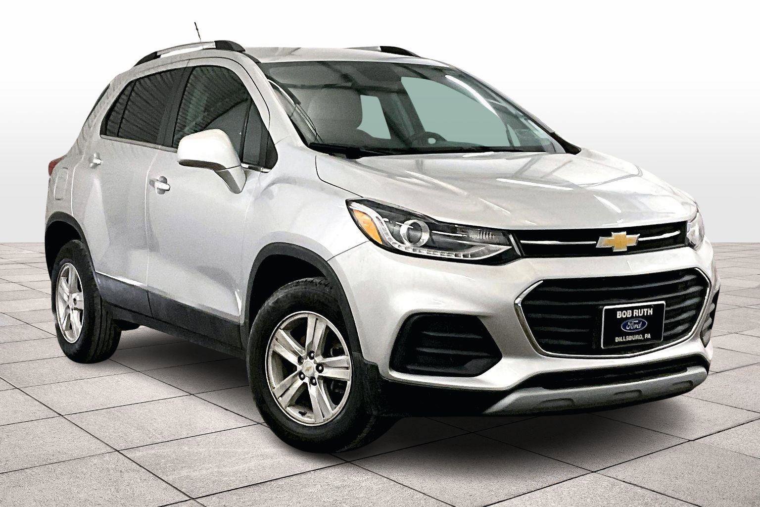 Used 2019 Chevrolet Trax LT w/ LT Convenience Package image 2