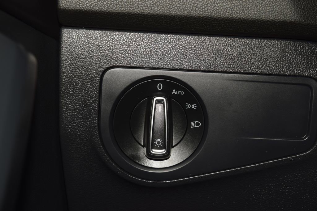 Used 2019 Volkswagen Tiguan SE w/ Panoramic Sunroof Package AWD/4WD image 33