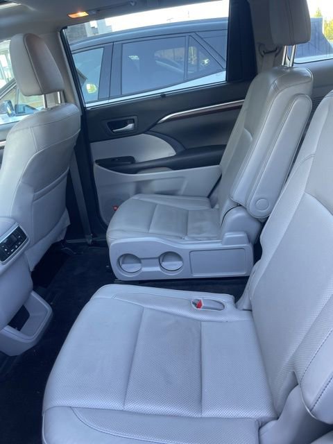 Used 2016 Toyota Highlander Limited w/ Driver Technology Package image 24