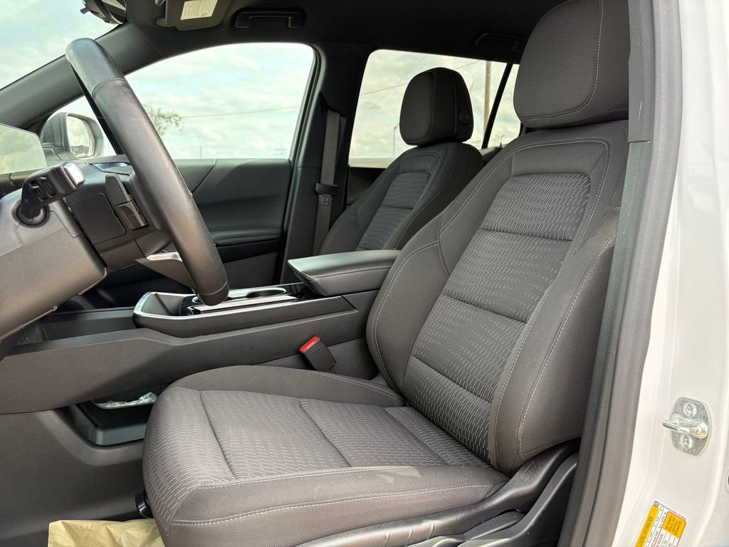 Used 2025 Chevrolet Equinox LT w/ Safety and Technology Package AWD/4WD image 11