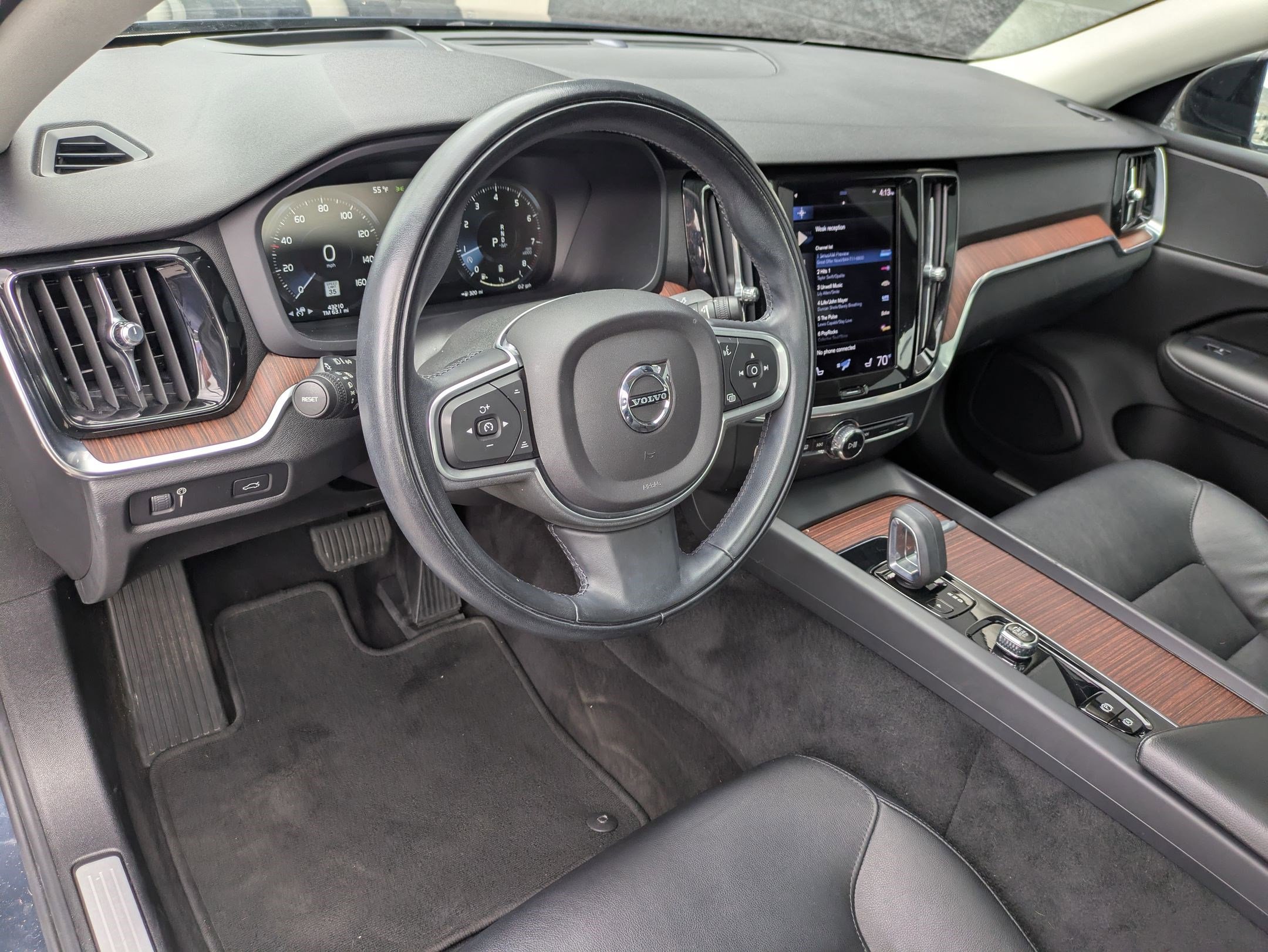 Used 2022 Volvo S60 B5 Momentum FWD image 11