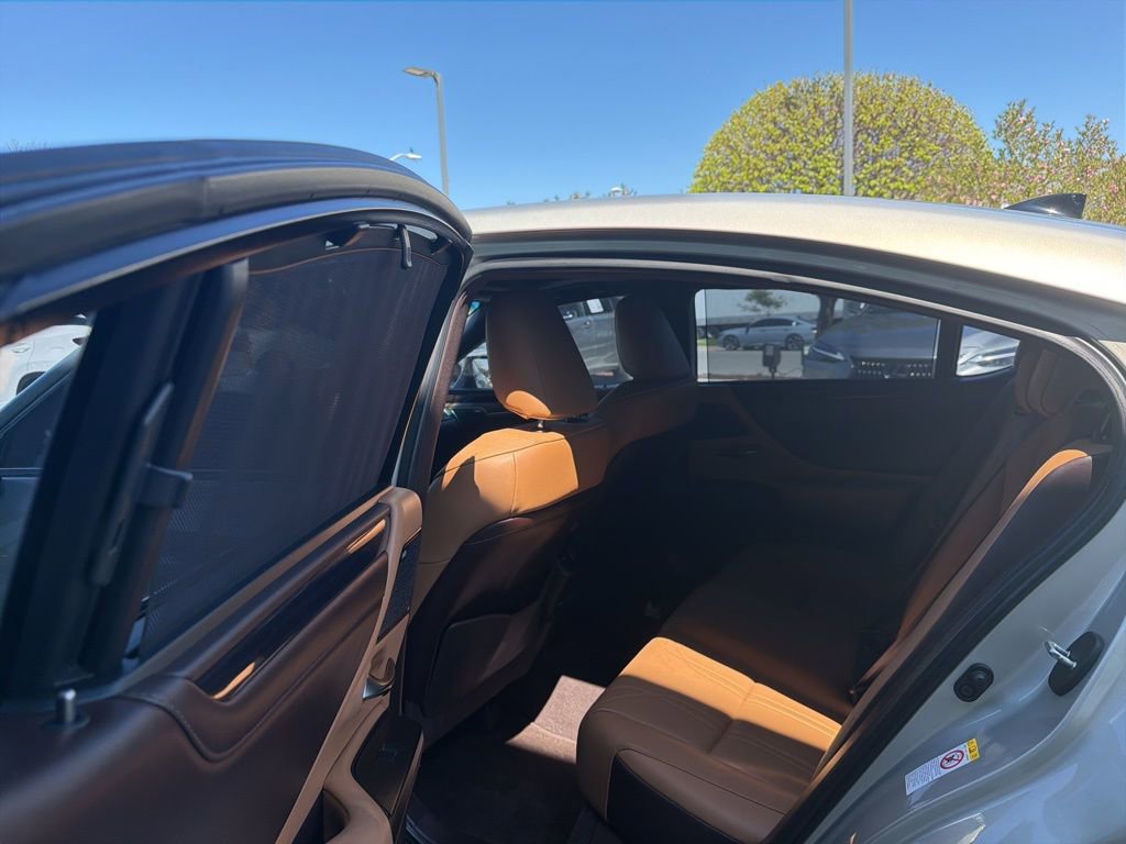 Used 2019 Lexus ES 350 Ultra Luxury w/ Accessory Package 2 image 32