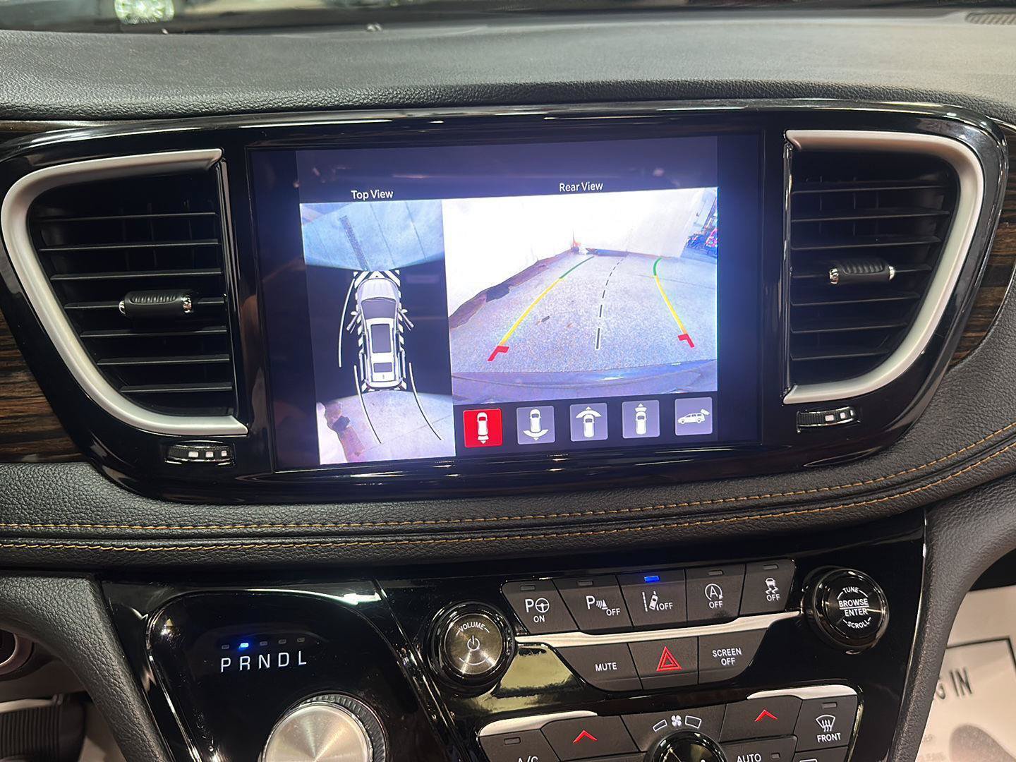 Used 2021 Chrysler Pacifica Pinnacle AWD/4WD image 23