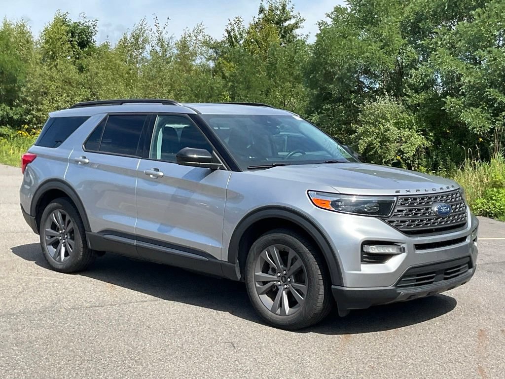 Used 2022 Ford Explorer XLT w/ Equipment Group 202A AWD/4WD image 1