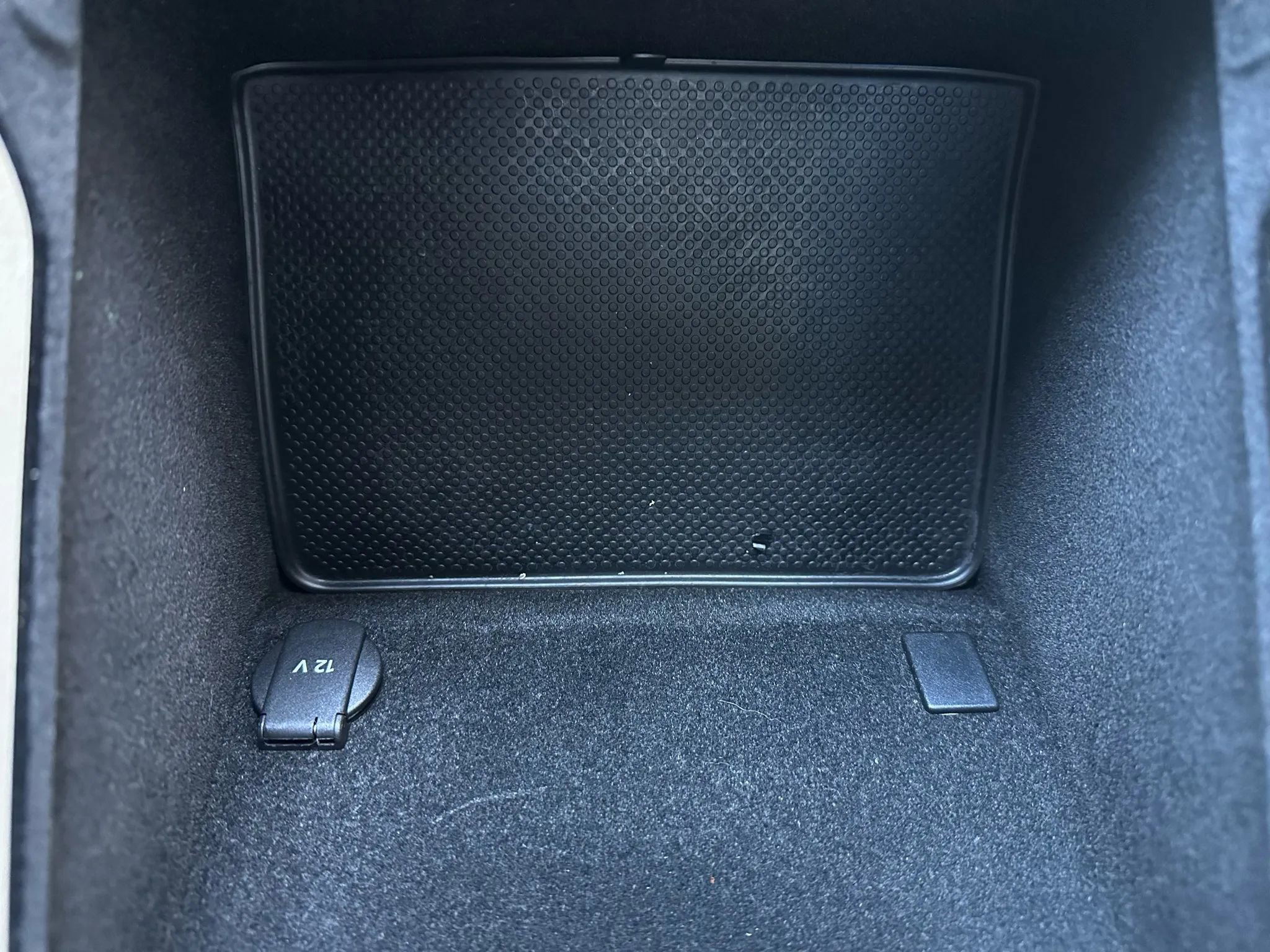 Used 2013 Volkswagen Touareg Sport image 23