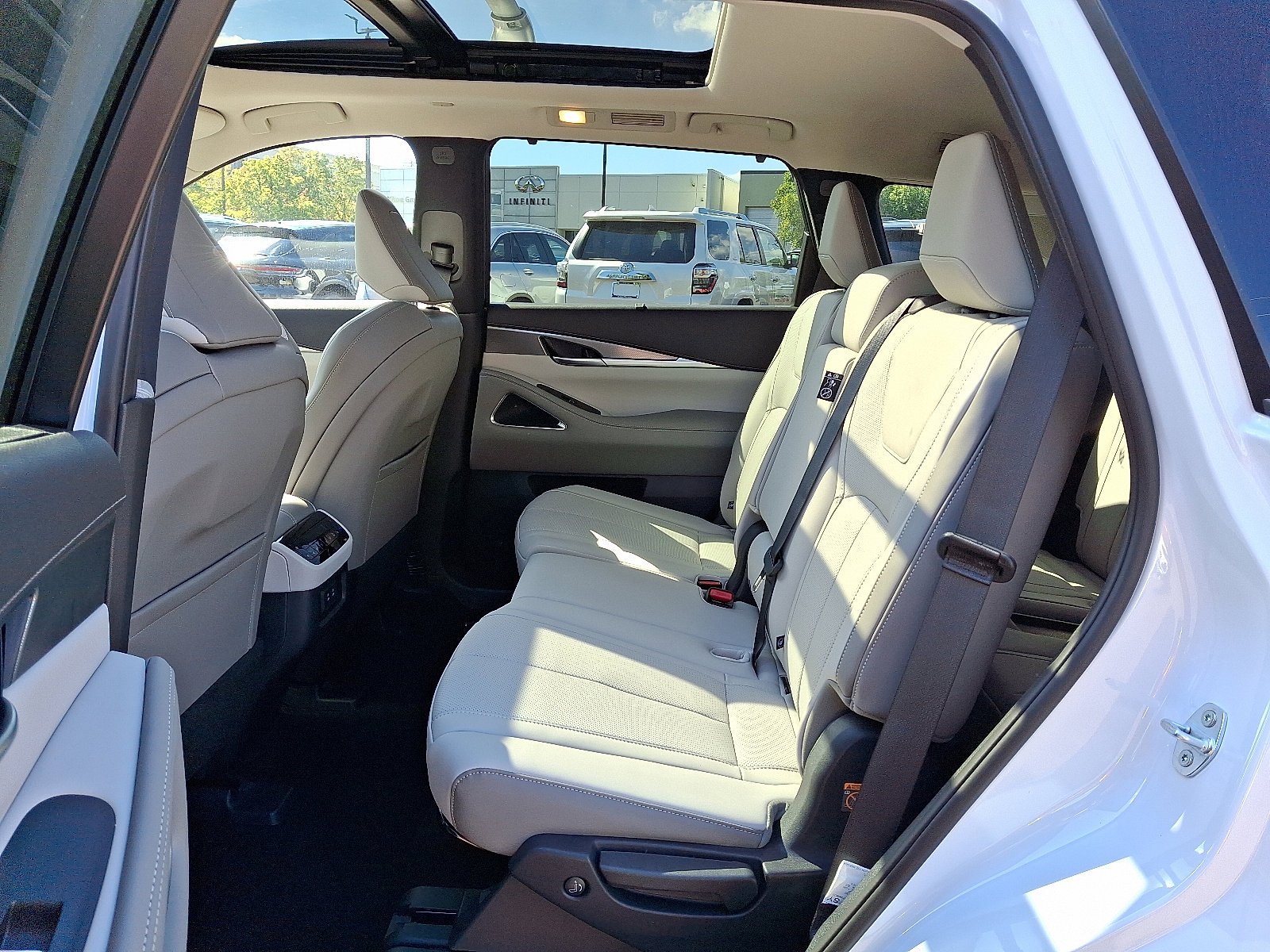 New 2026 INFINITI QX60 Luxe w/ Cargo Package FWD image 7