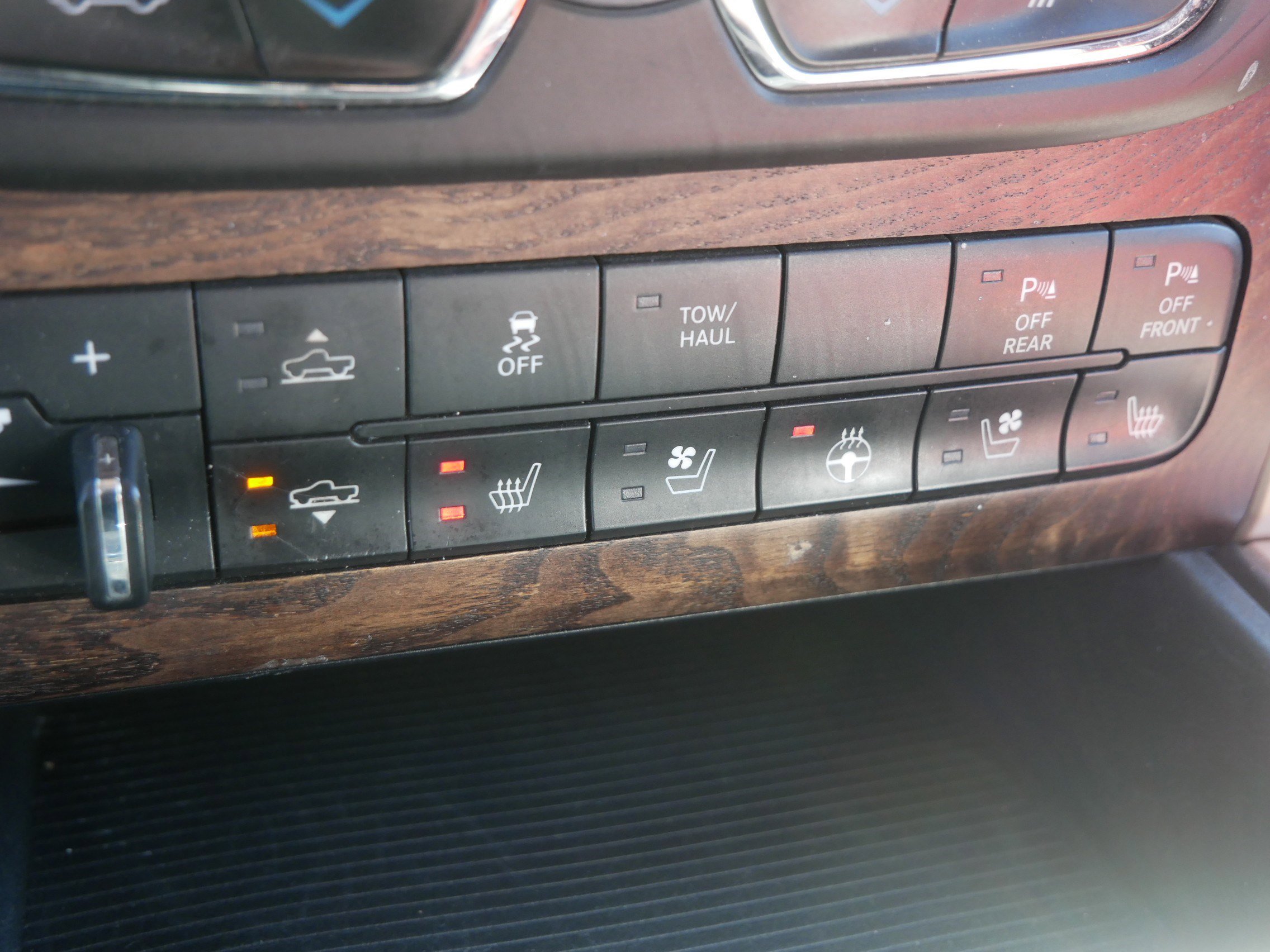 Used 2014 RAM 1500 Laramie Longhorn w/ Convenience Group image 32