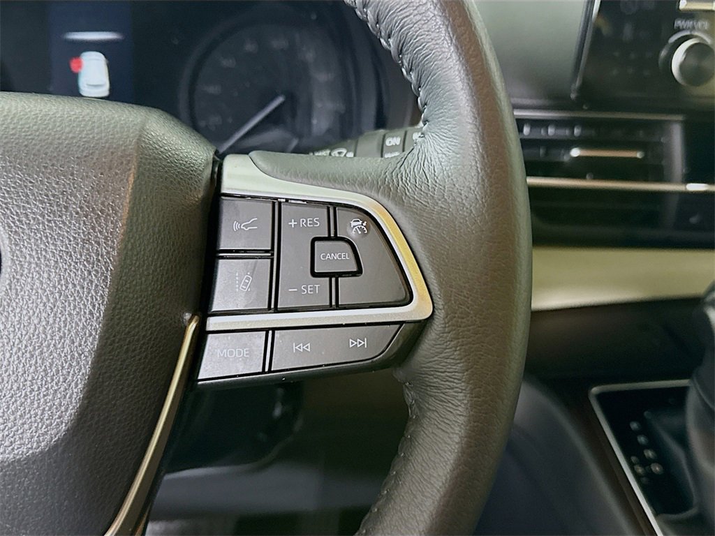 Certified 2023 Toyota Sienna XLE image 25