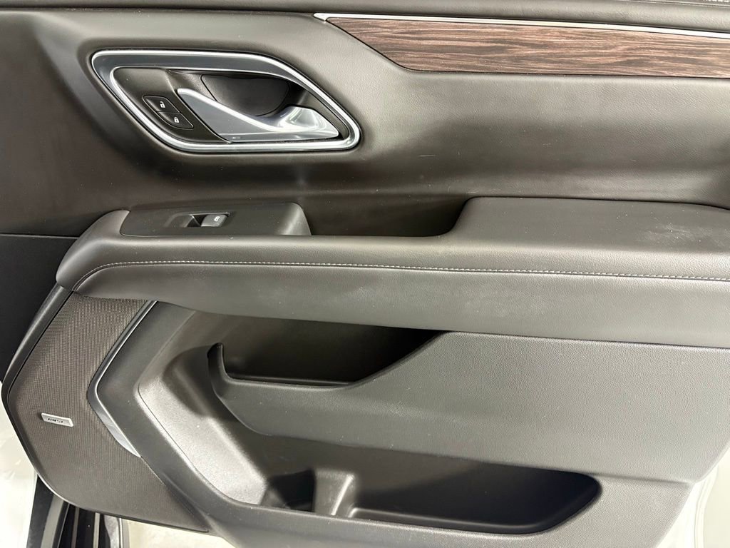 Used 2024 Chevrolet Suburban LT RWD image 14