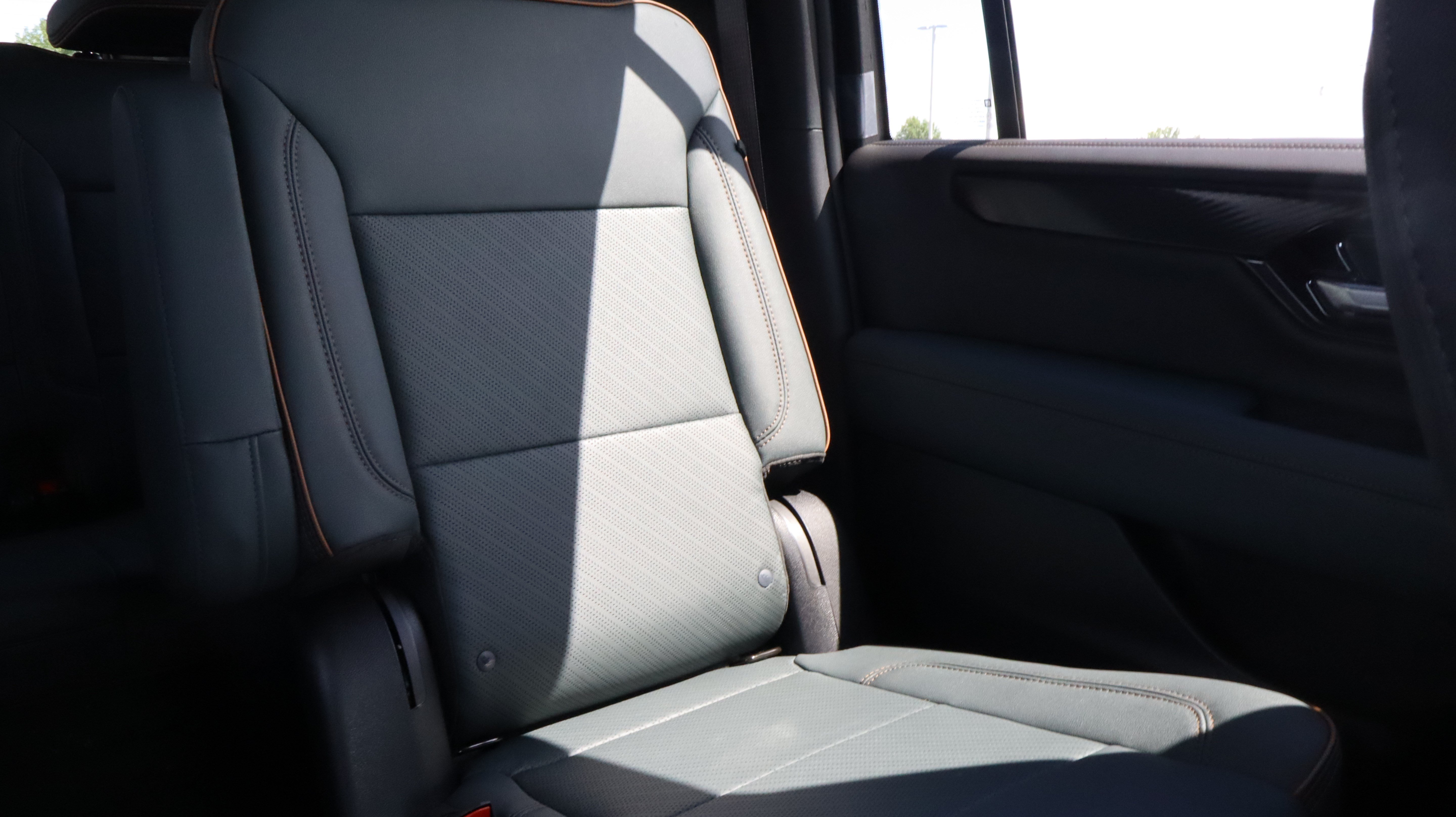 New 2026 GMC Yukon XL AT4 w/ AT4 Premium Package AWD/4WD image 9