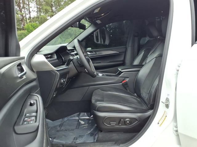 Used 2025 Jeep Grand Cherokee Altitude RWD image 14