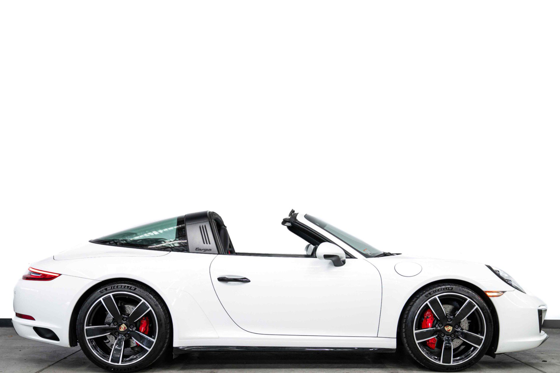 Used 2019 Porsche 911 Targa 4S AWD/4WD image 2