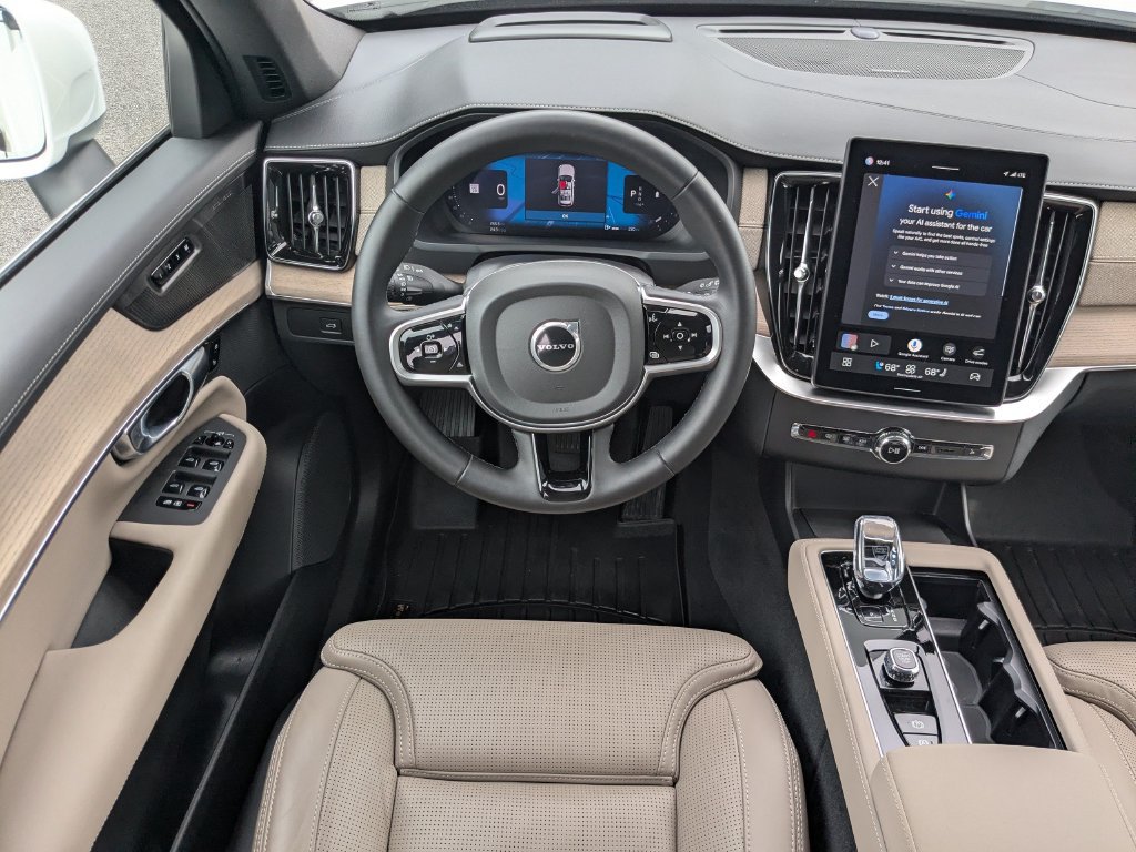 Used 2025 Volvo XC90 B6 Ultra AWD/4WD image 15