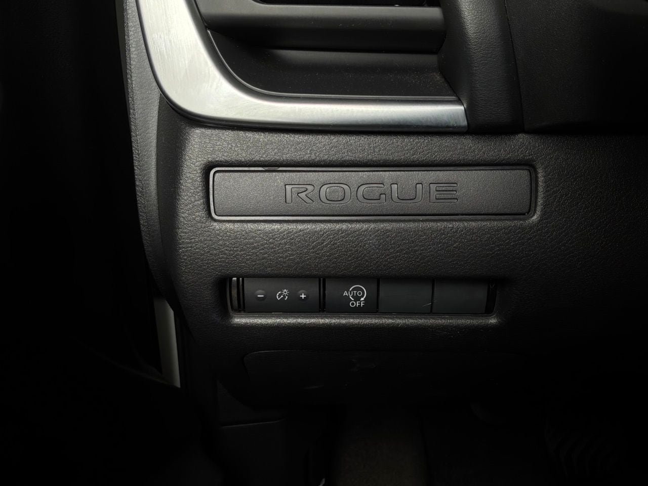 Used 2023 Nissan Rogue S AWD/4WD image 23