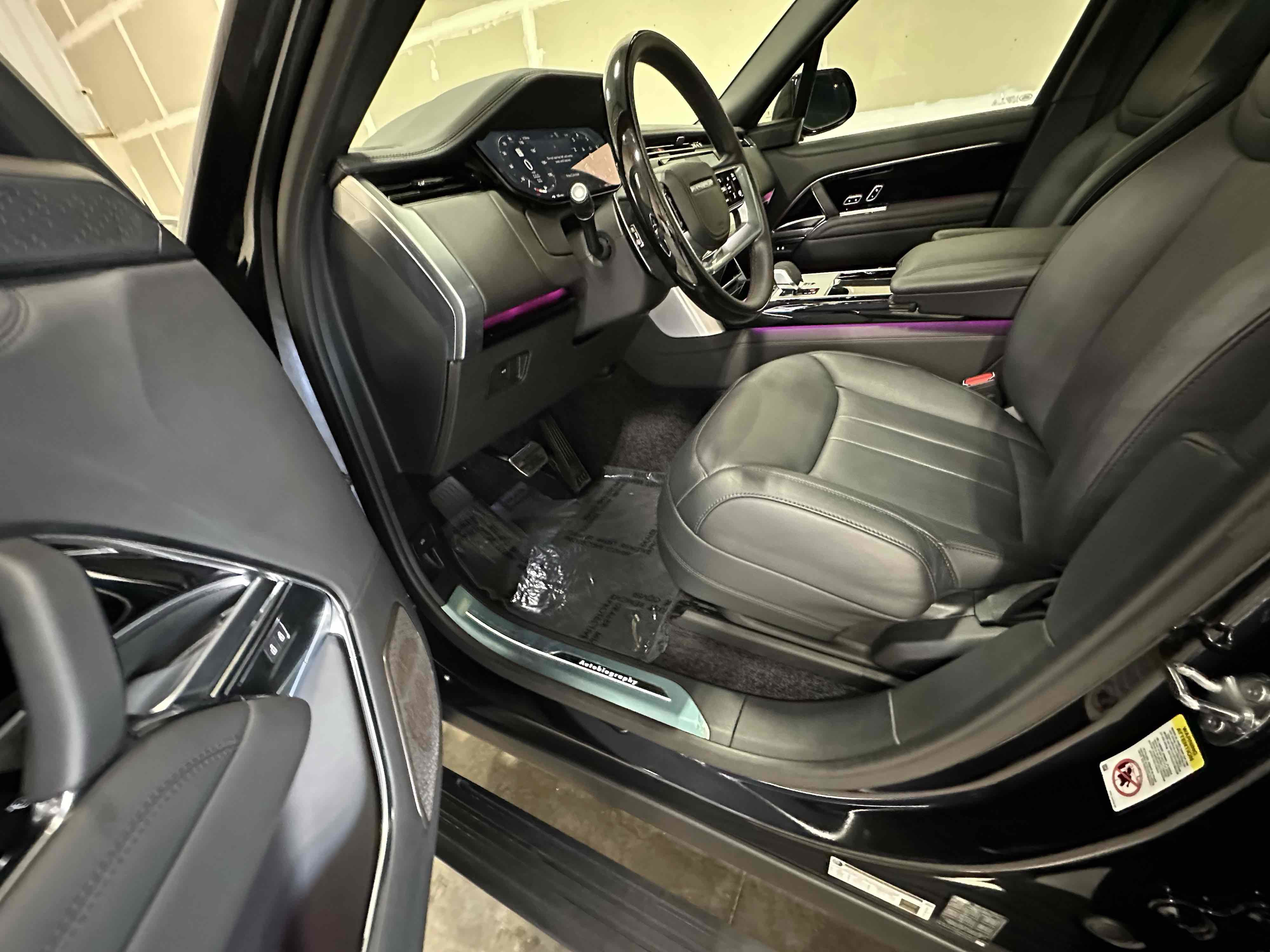 Used 2025 Land Rover Range Rover Long Wheelbase Autobiography image 7