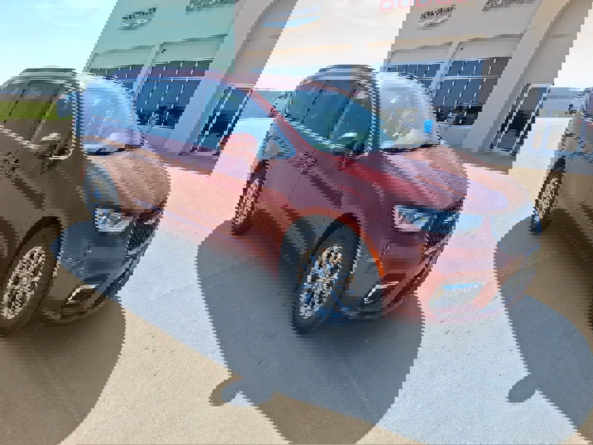 Used 2022 Chrysler Pacifica Touring-L AWD/4WD image 7