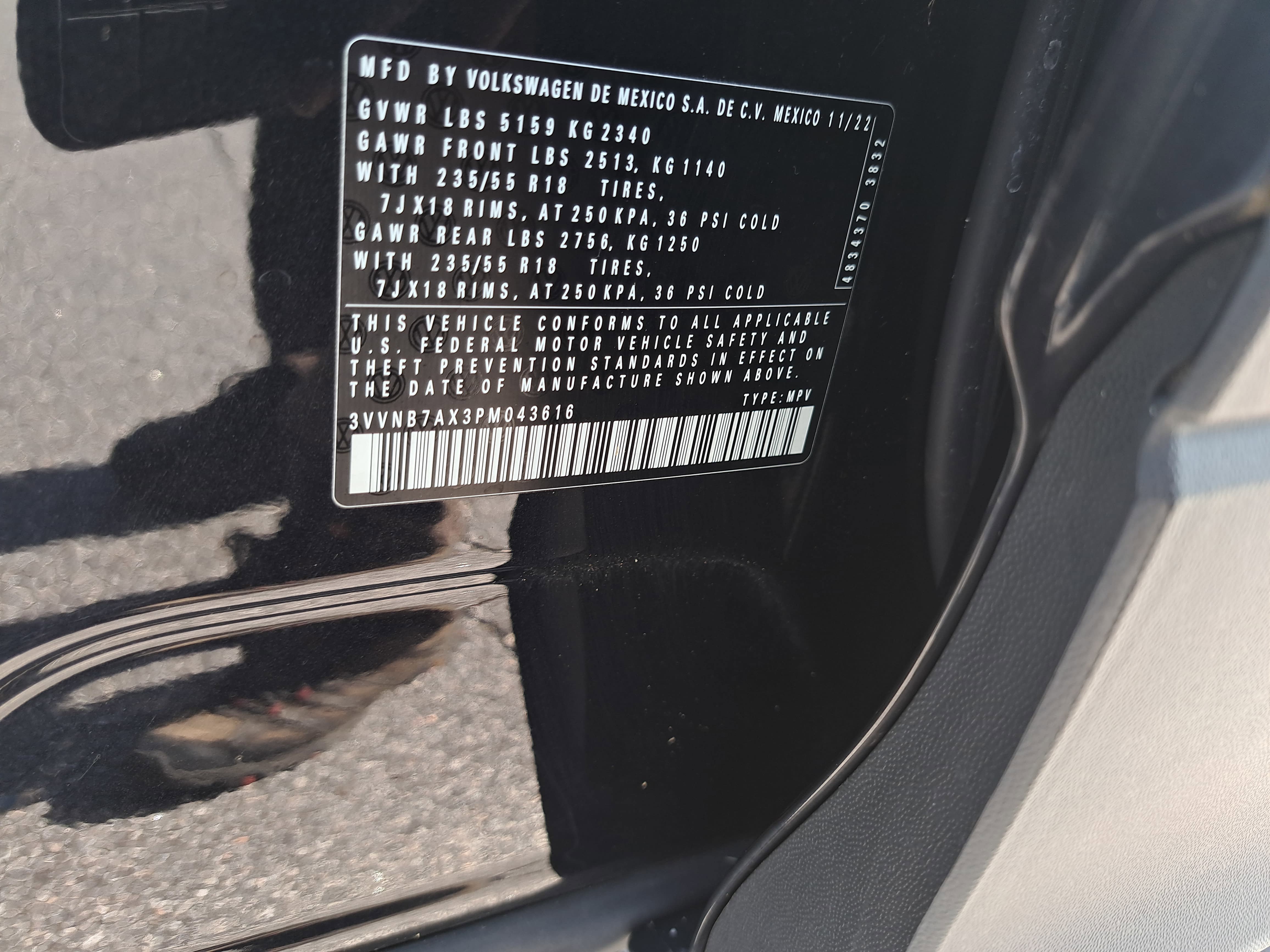 Used 2023 Volkswagen Tiguan SE w/ Panoramic Sunroof Package FWD image 32