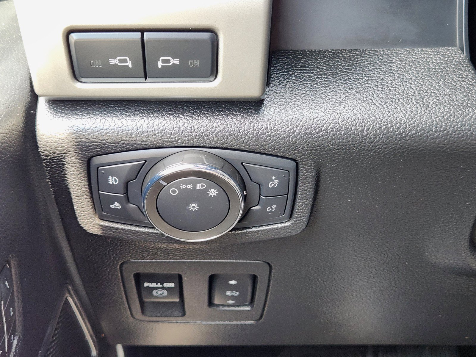 Used 2020 Ford F150 Lariat w/ Equipment Group 502A Luxury AWD/4WD image 19