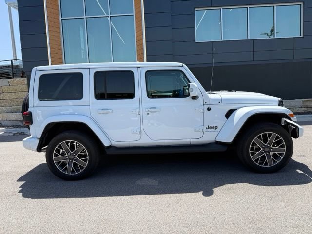Used 2023 Jeep Wrangler Unlimited Sahara AWD/4WD image 2