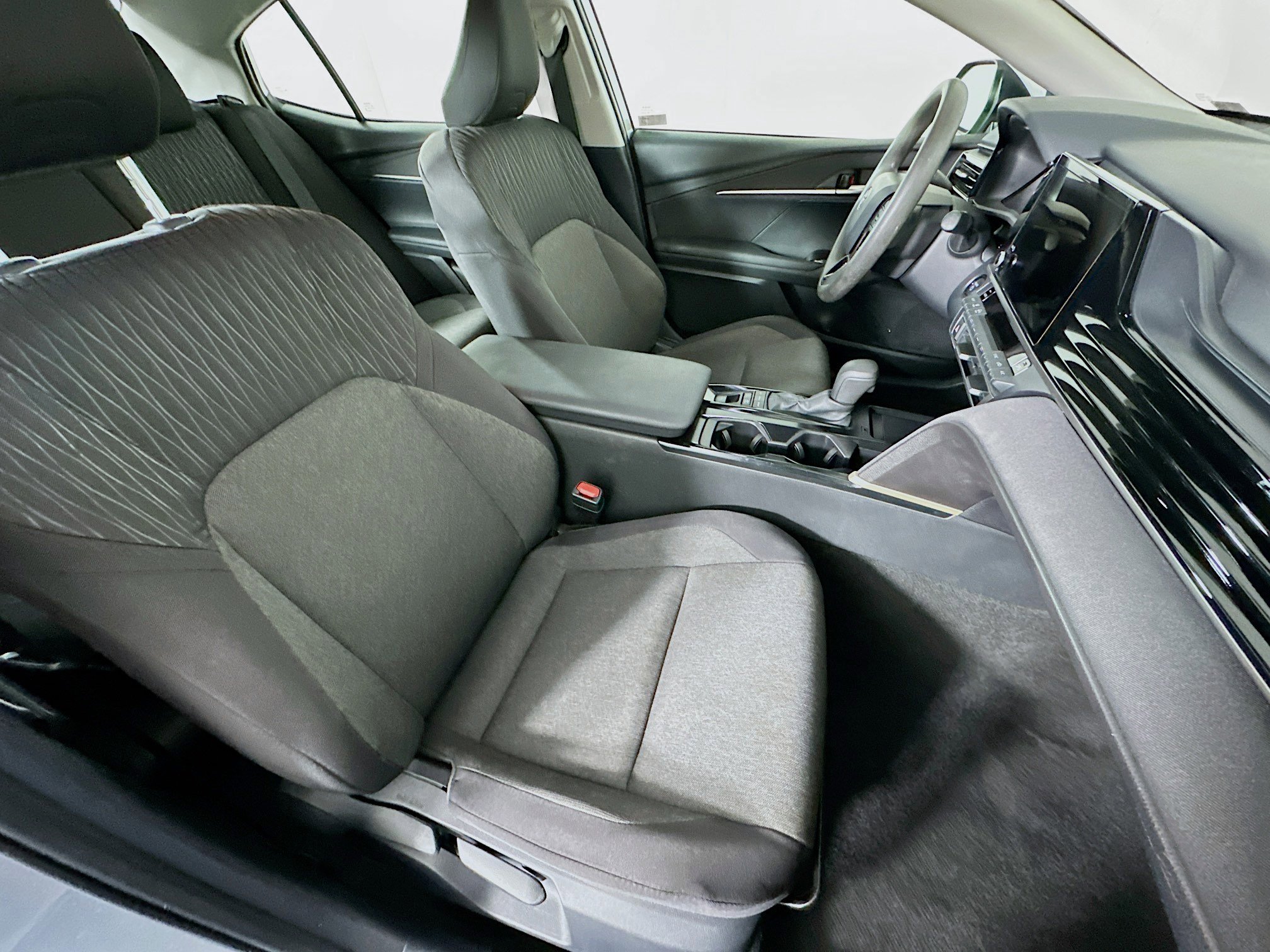 Used 2025 Toyota Camry LE image 31