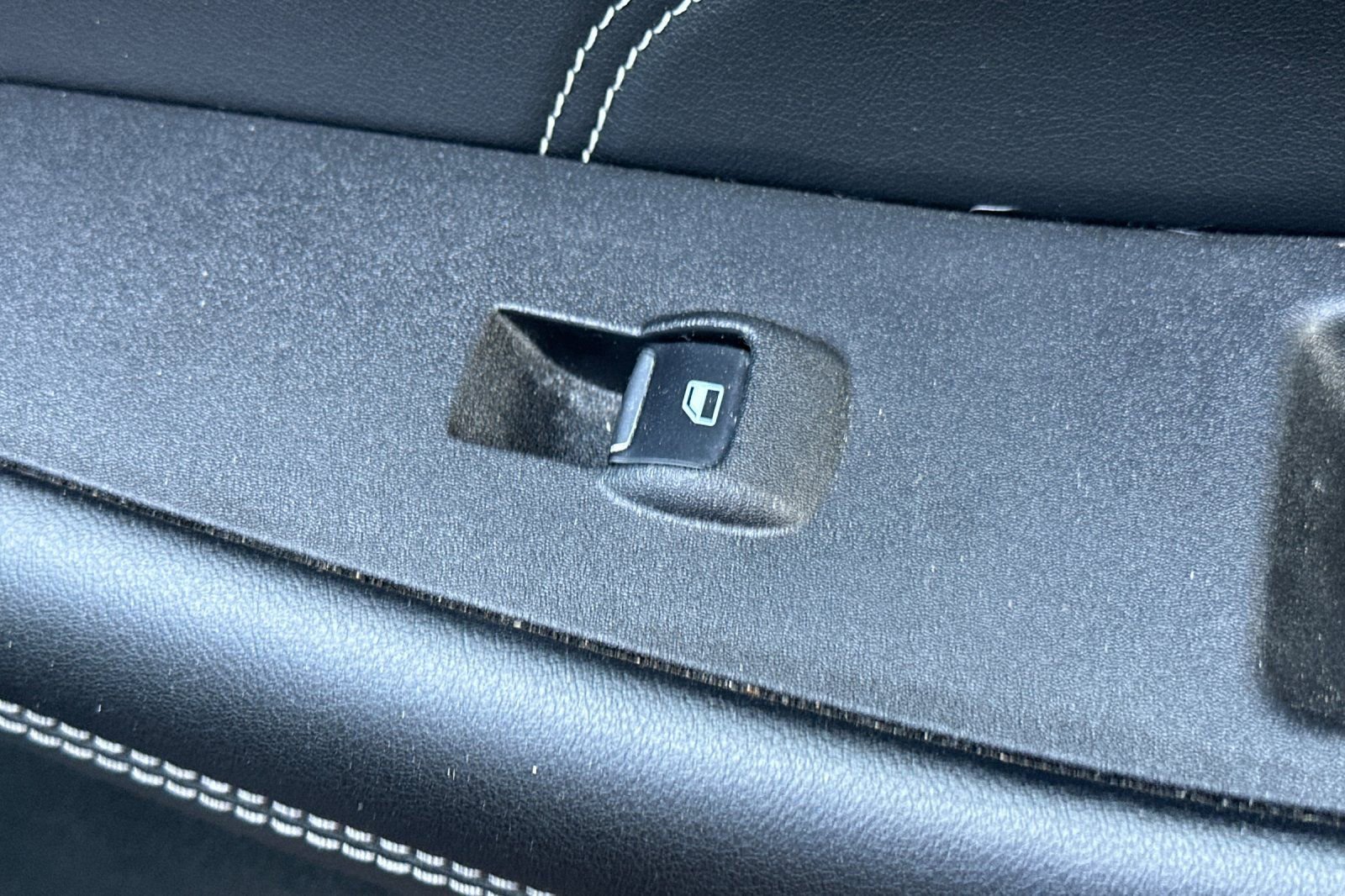 Used 2024 Ford Edge Titanium image 23