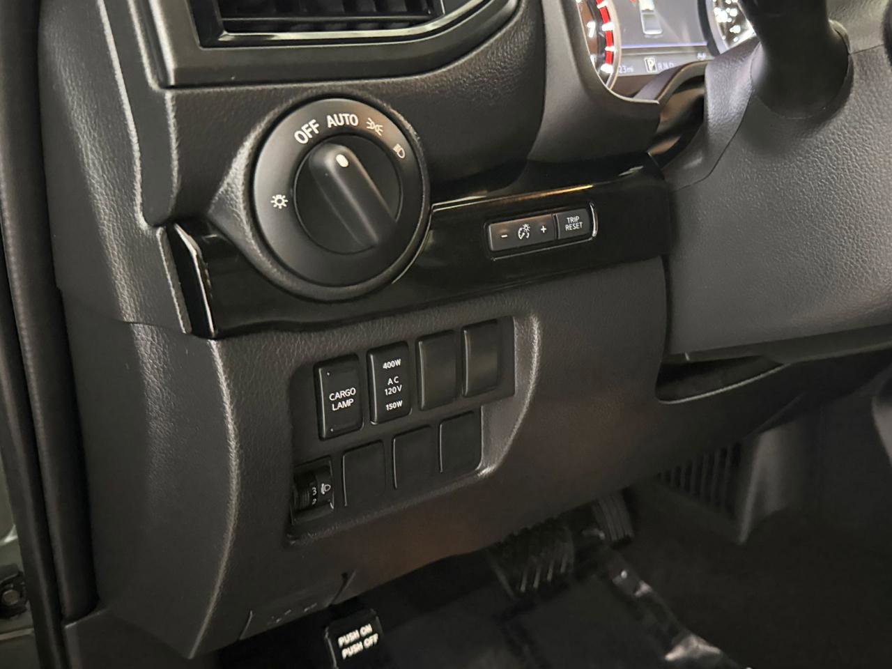 Used 2024 Nissan Titan SV w/ SV Bronze Edition Package image 14