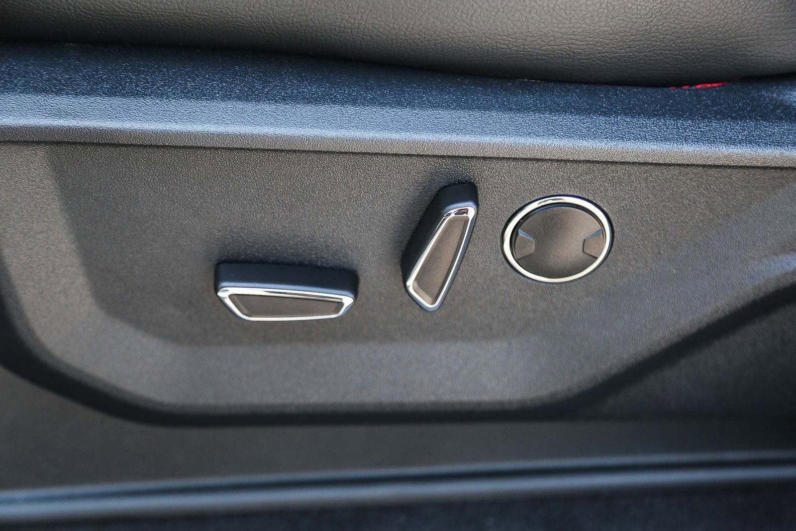 New 2025 Ford F150 Lariat w/ Equipment Group 502A High image 28