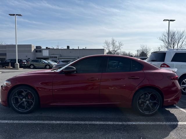 Used 2017 Alfa Romeo Giulia Ti w/ TI 19" Sport Package image 2