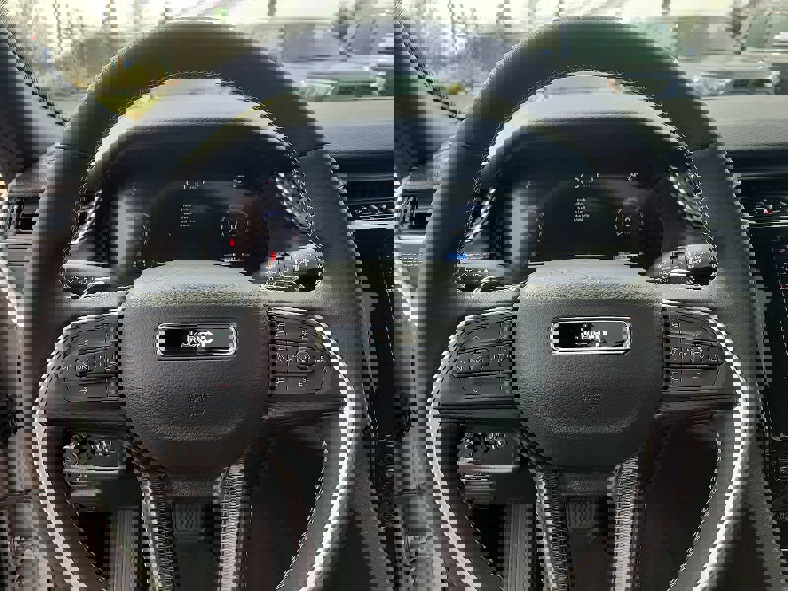 Used 2025 Jeep Grand Cherokee Laredo X w/ Luxury Tech Group I image 20