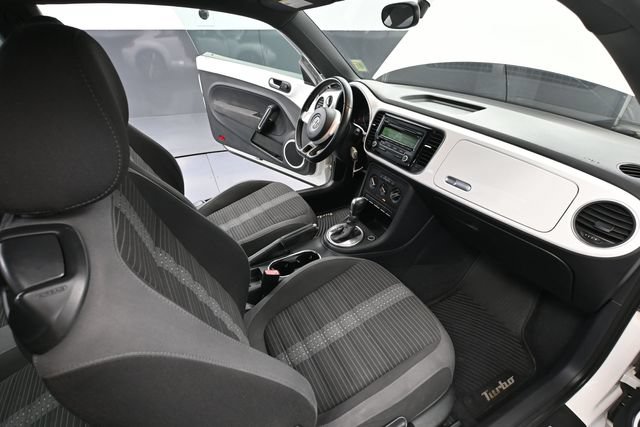 Used 2012 Volkswagen Beetle 2.0T FWD image 29