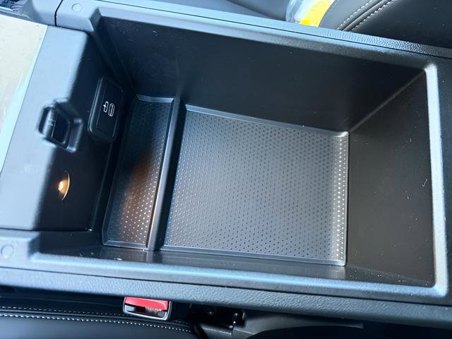 Used 2024 BMW M440i Convertible w/ Premium Package image 21