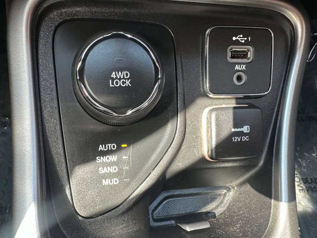 Used 2020 Jeep Compass Latitude w/ Cold Weather Group AWD/4WD image 20
