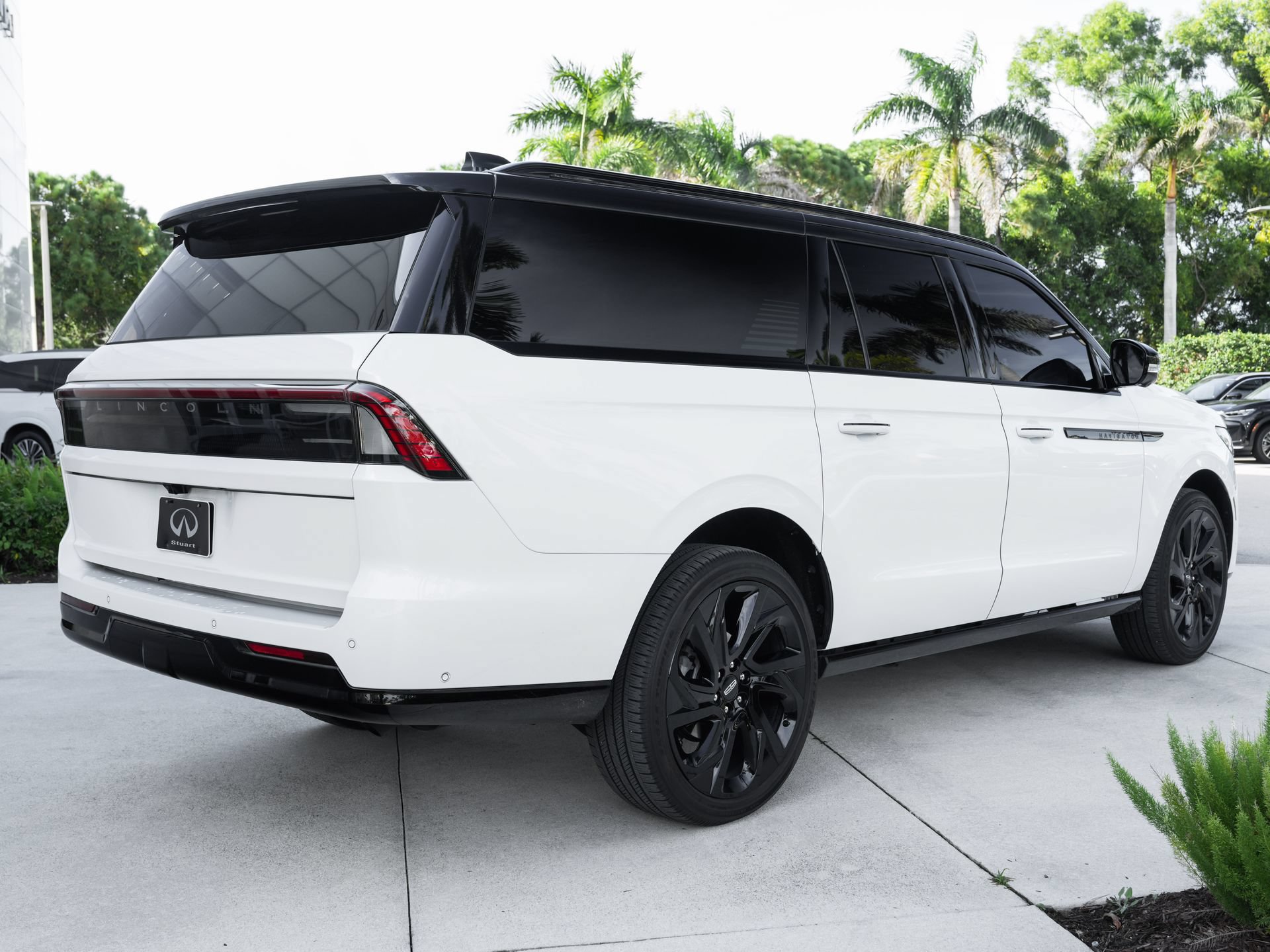 Used 2025 Lincoln Navigator L Black Label AWD/4WD image 10