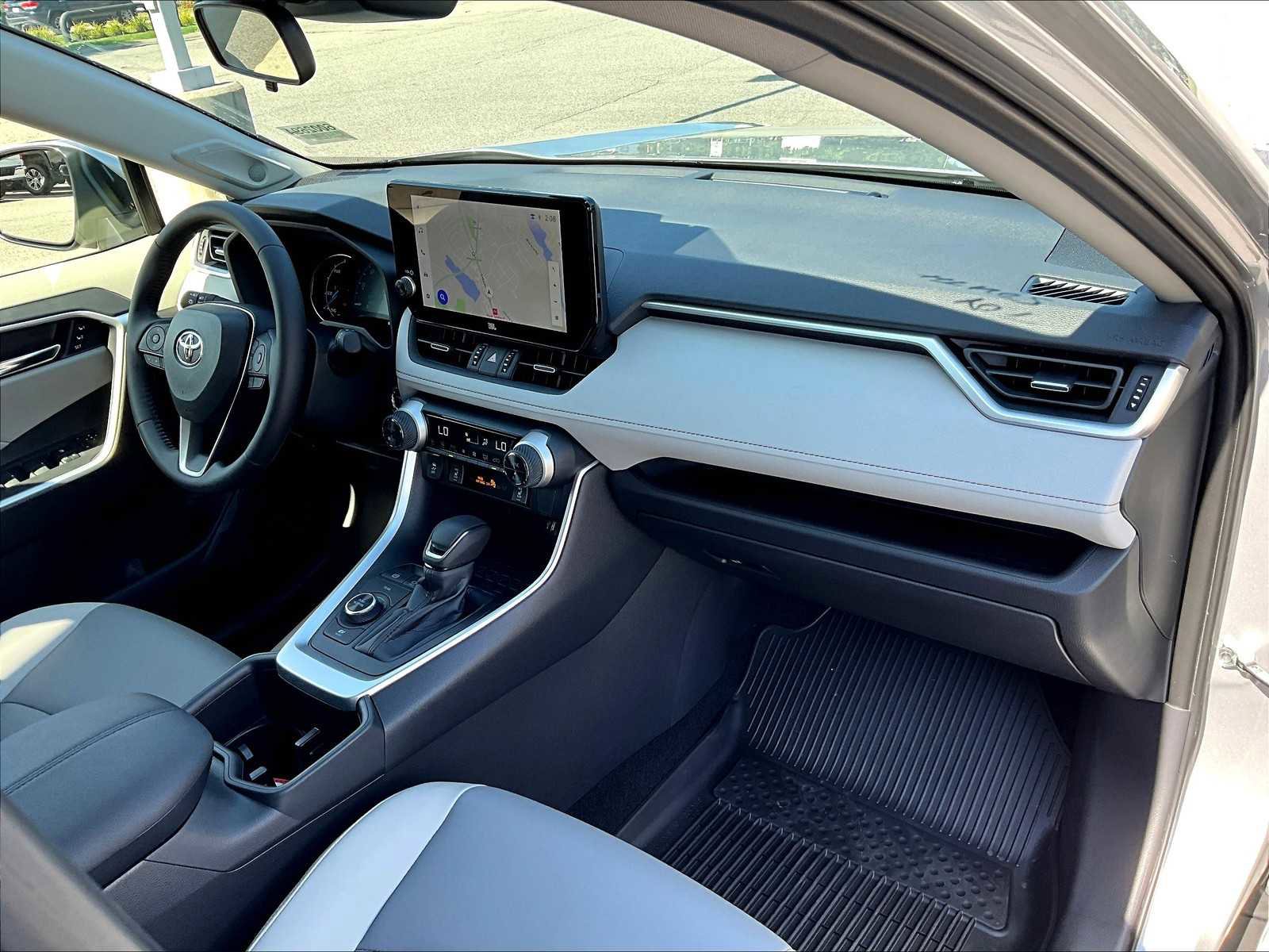 Used 2025 Toyota RAV4 XLE Premium image 14