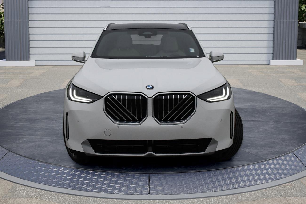 Used 2025 BMW X3 xDrive30i w/ Convenience Package image 2