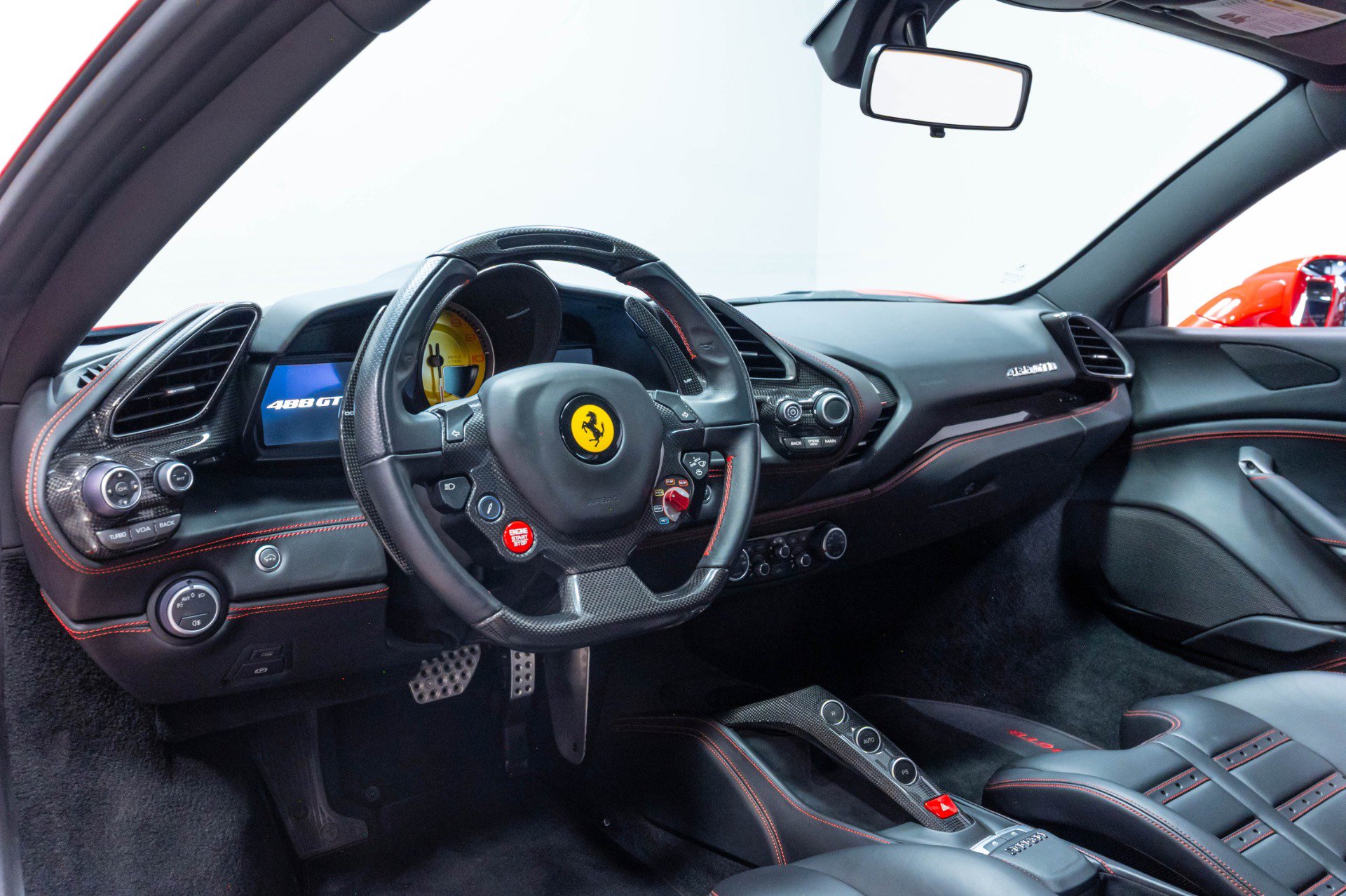 Used 2018 Ferrari 488 GTB RWD image 10