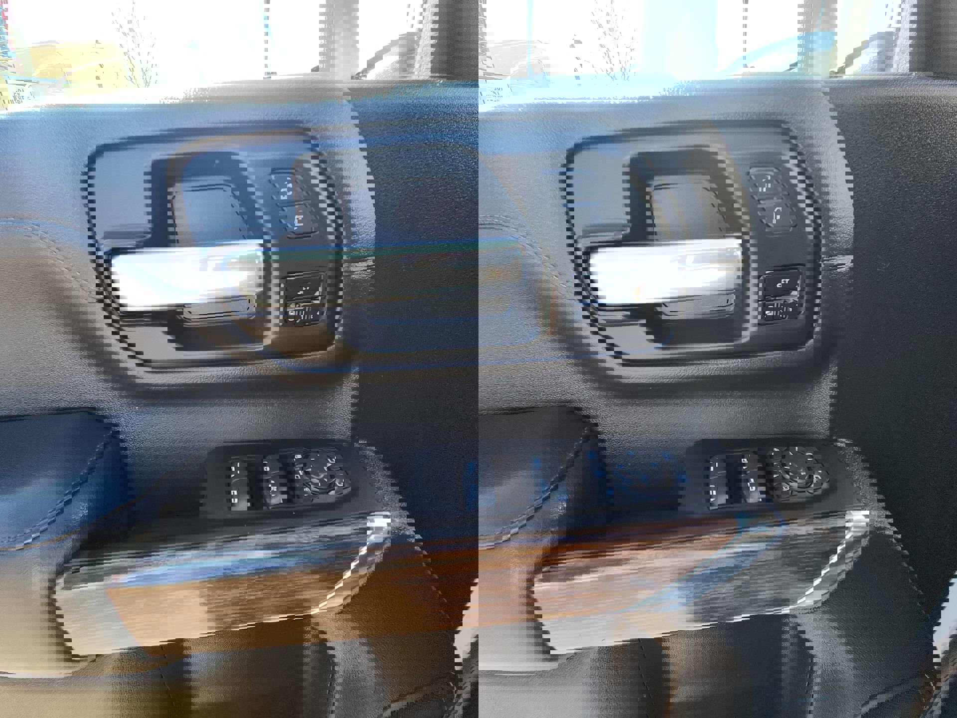 Used 2023 Chevrolet Silverado 2500 High Country w/ LPO, Hitch Package image 15