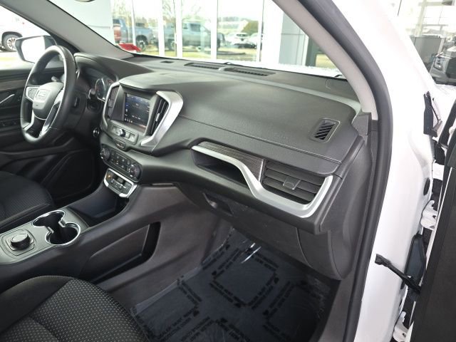 Used 2024 GMC Terrain SLE w/ Elevation Edition image 8