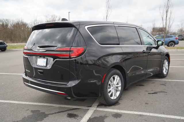 New 2026 Chrysler Pacifica Select FWD image 7