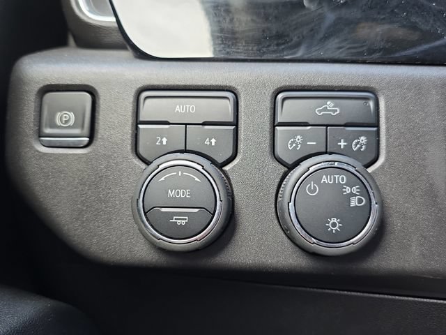 Used 2025 Chevrolet Silverado 1500 LT AWD/4WD image 24