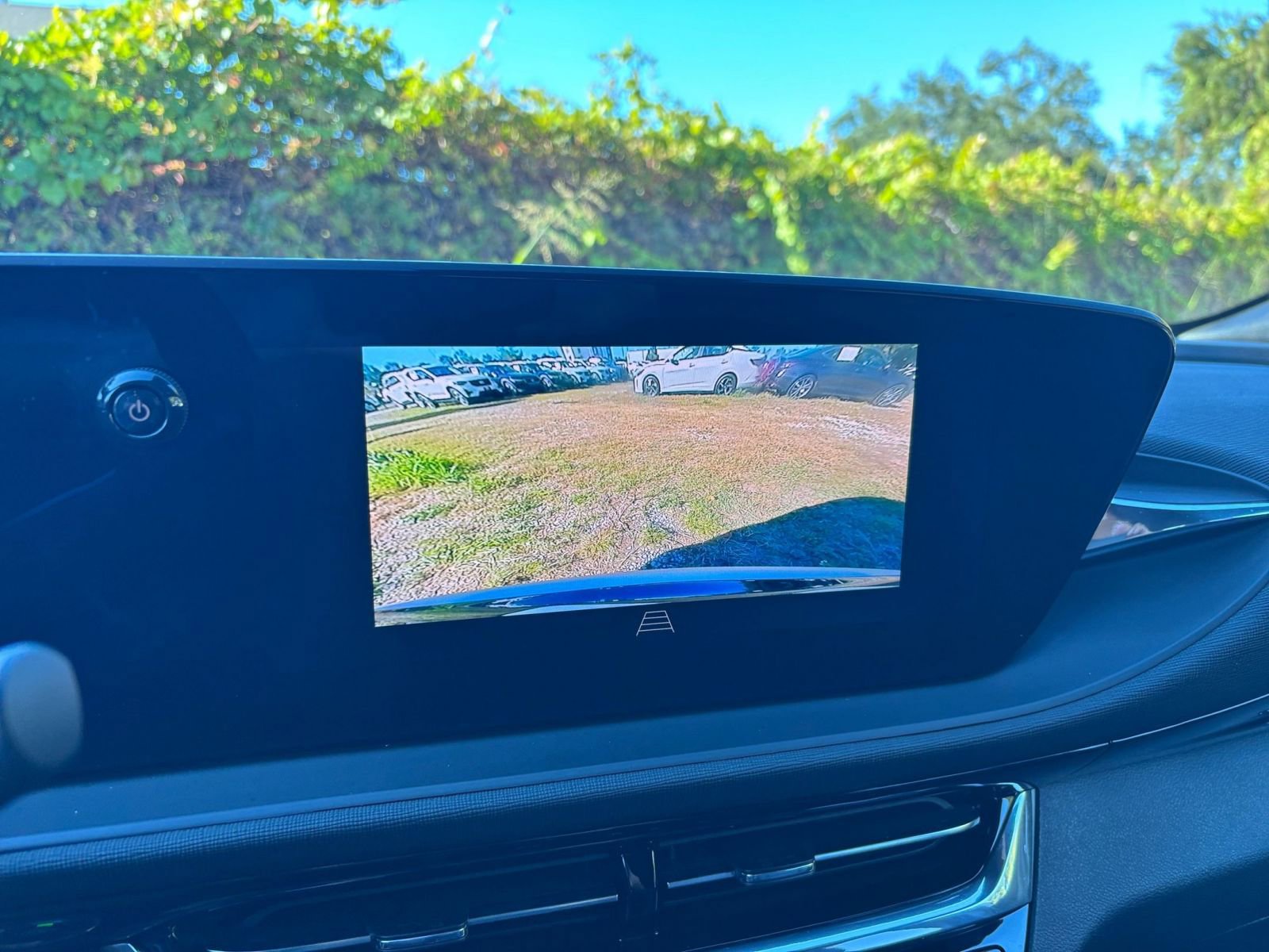 Used 2025 Buick Envista Sport Touring image 17