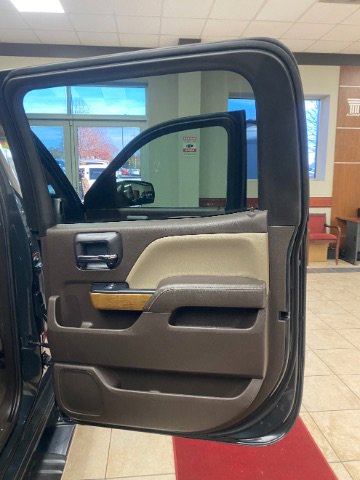 Used 2018 Chevrolet Silverado 1500 LTZ w/ LTZ Plus Package image 16