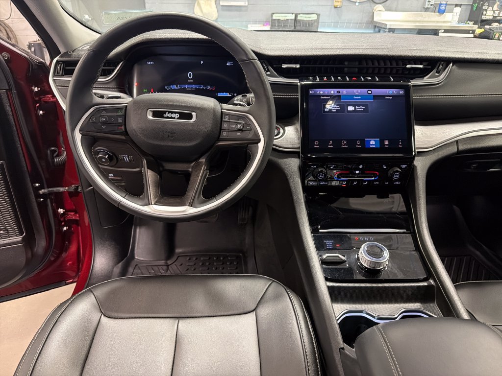 Used 2024 Jeep Grand Cherokee L Limited AWD/4WD image 6